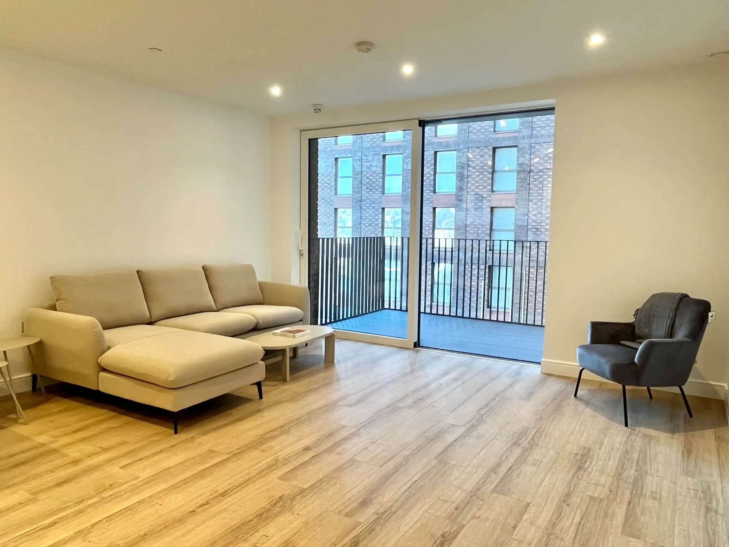 Spacious Drawing area