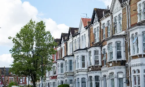 London stays resilient despite an unusual UK price drop